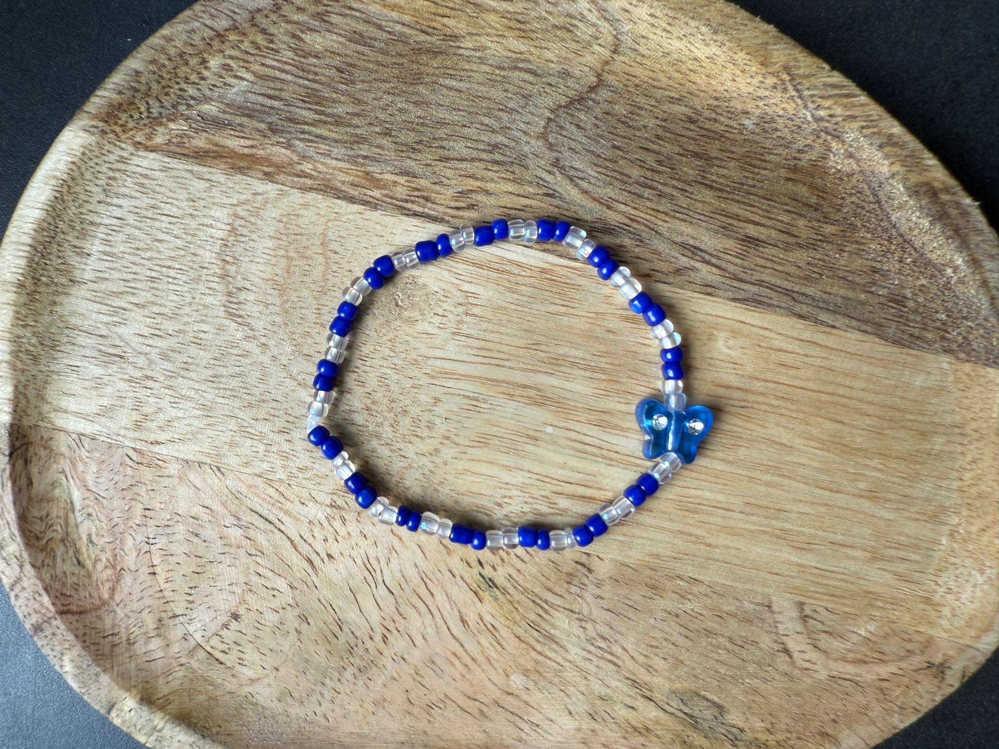 Perlenarmband mit Schmetterling