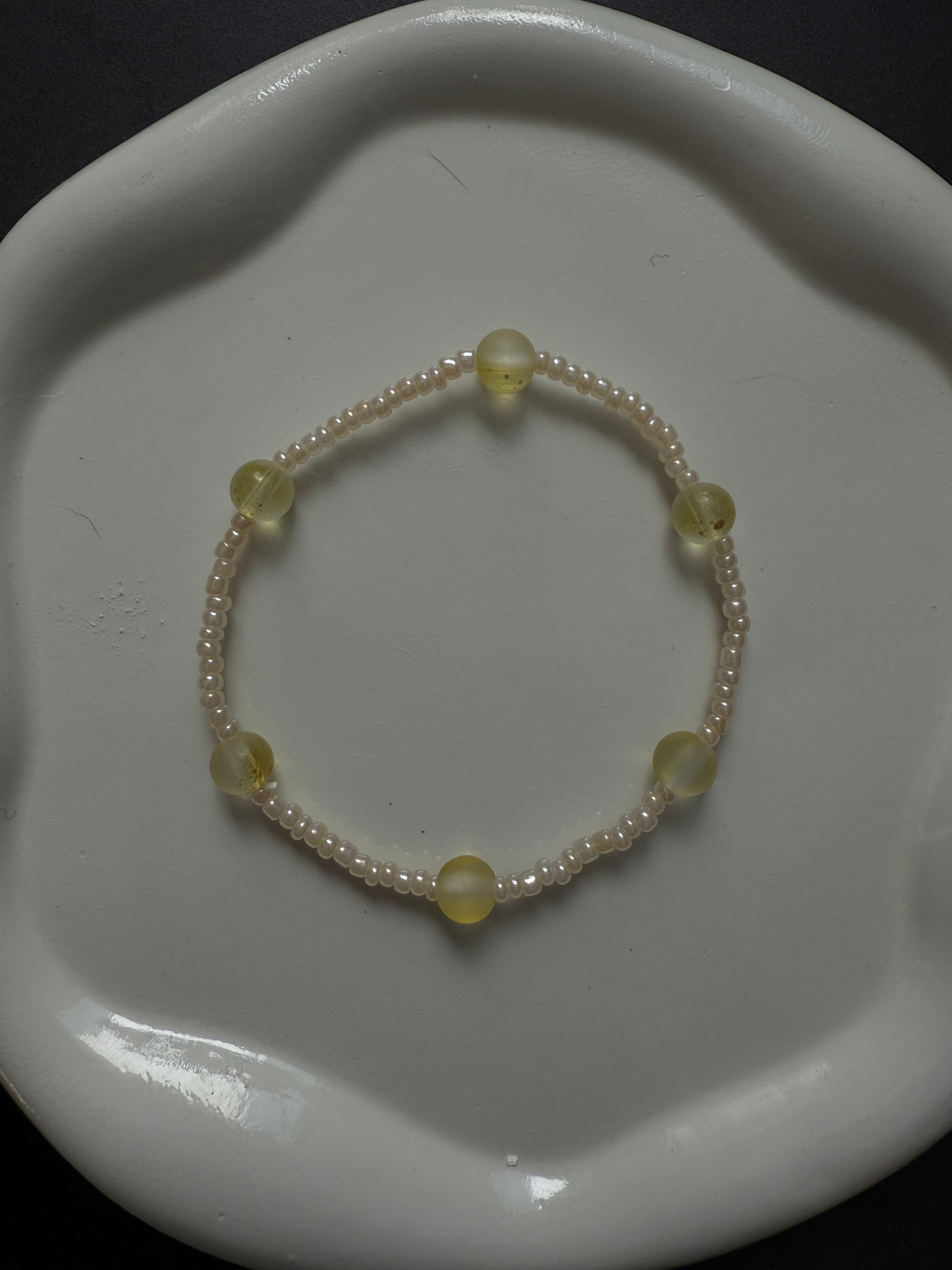 Armband mit Glaskugeln