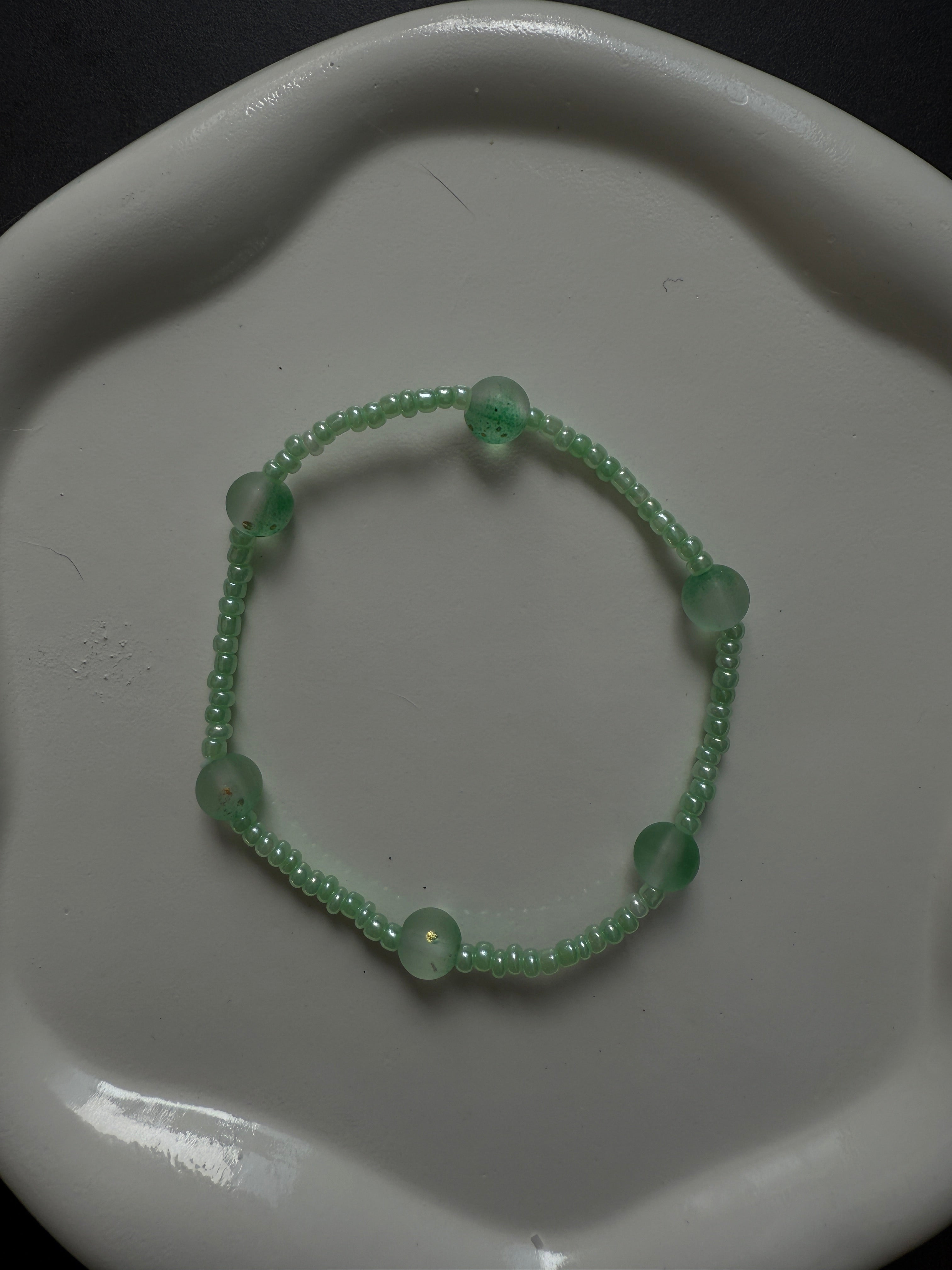 Armband mit Glaskugeln