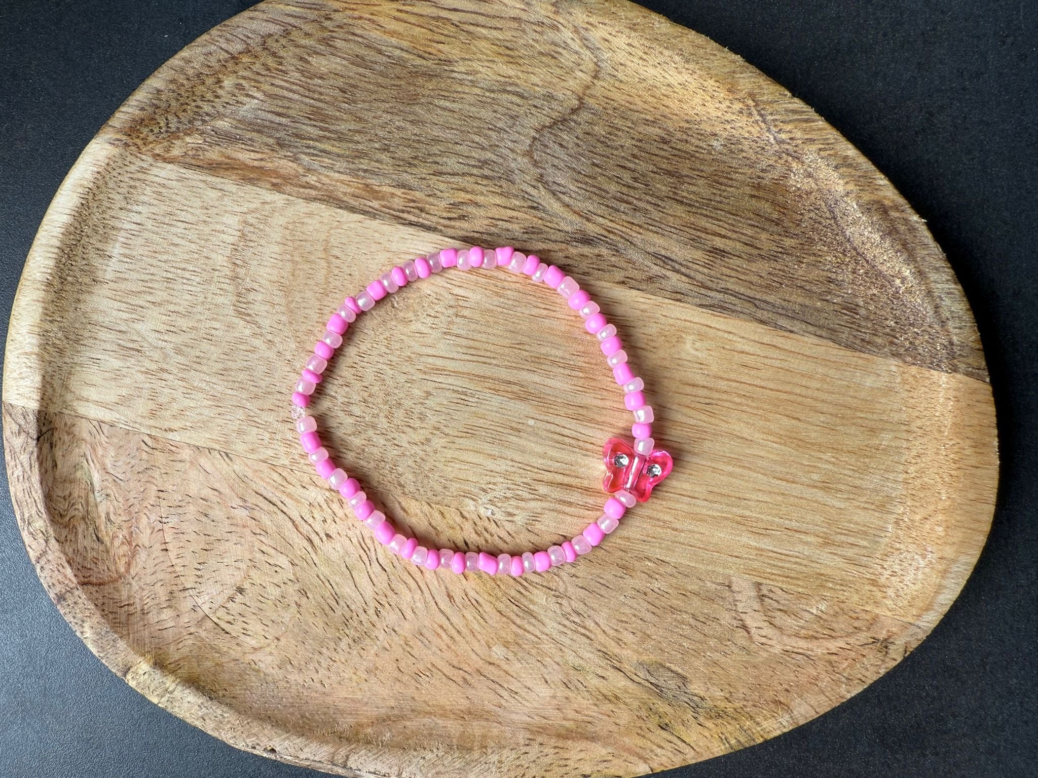 Perlenarmband mit Schmetterling