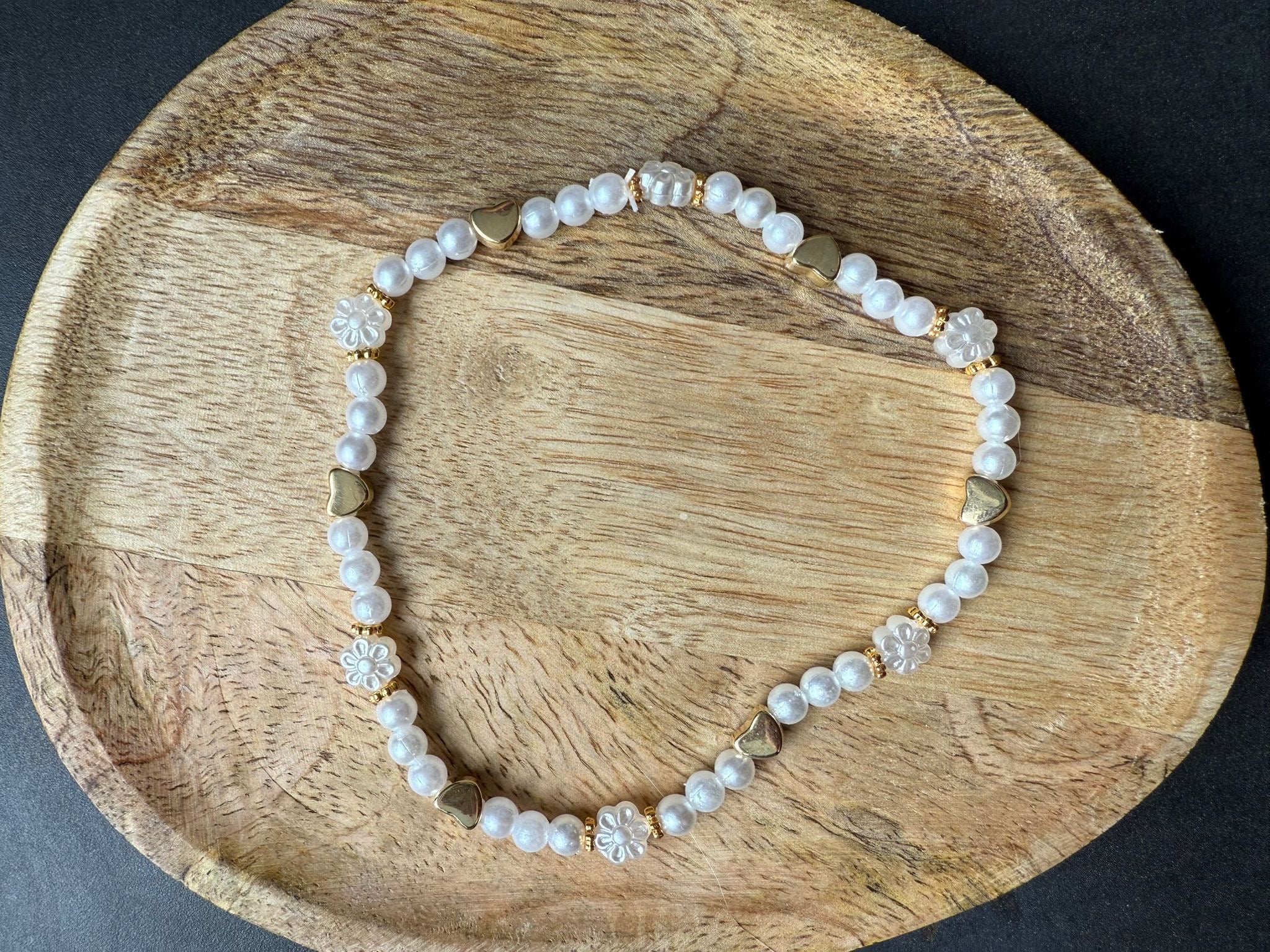 Fußkettchen mit Perlen, Blumen und Herzanhänger